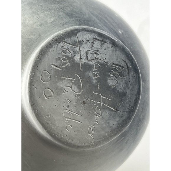 Pam Lujan-Hauer Smoky Gray White Pueblo Pottery Jar Vessel Vase Signed Taos 2000 - Picture 14 of 16